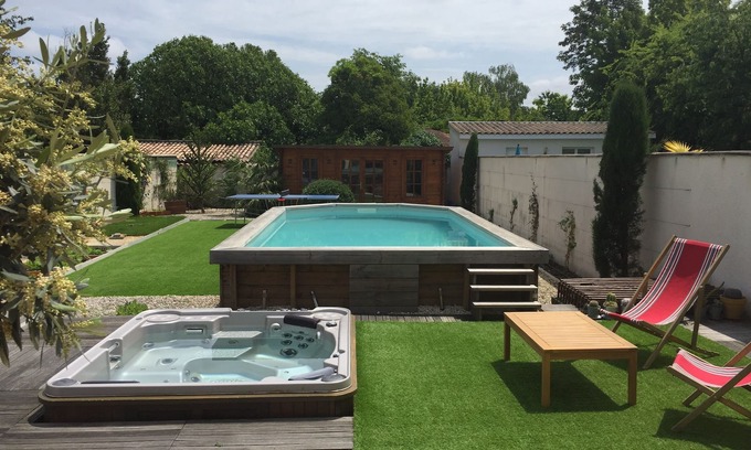 Bruges Casa | House near Bordeaux near Bassin Arcachon swimming pool SPA garden