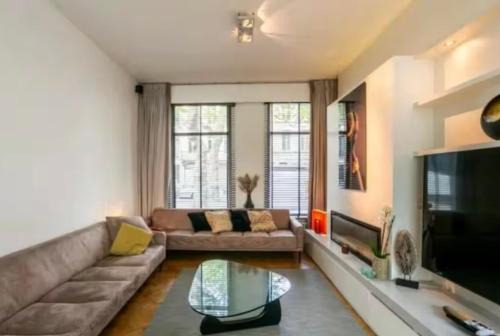Antwerp Casa | House of Antwerp- 4BDR w Private Garden