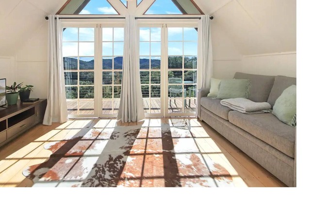 Upper Burringbar Cabina | "House Of Cadeau"