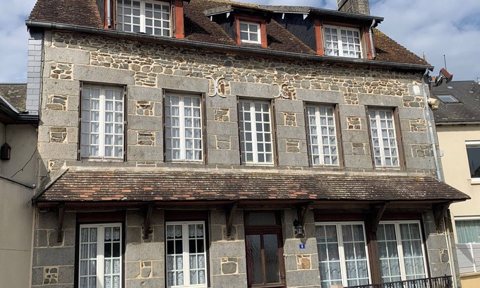 Briouze Casa | HOUSE OF CHARACTER in NORMANDY 4 BEDROOMS 9 persons