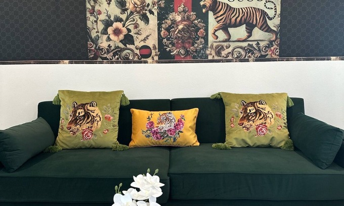 Los Angeles Casa | House of Gucci - Lower Duplex + USC + Exposition Park