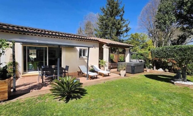 Bollene Casa | House of Happiness
