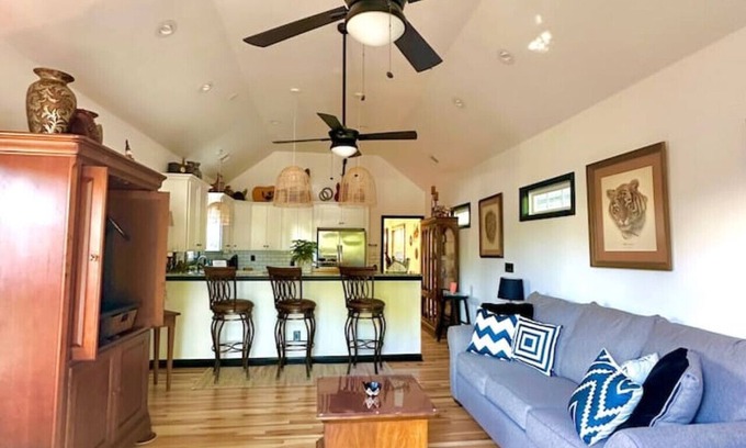 Downtown Casa | HOUSE OF ROCK - DOWNTOWN, RUPP ARENA, KEENELAND, HORSE PARK