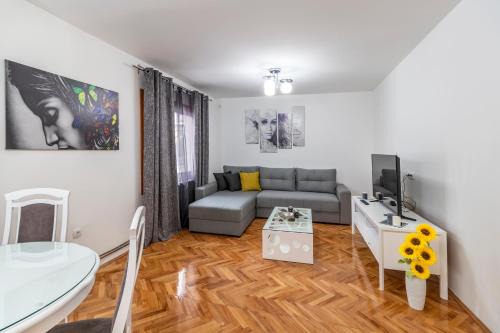 Uzice Casa | HOUSE OF SURPRISE