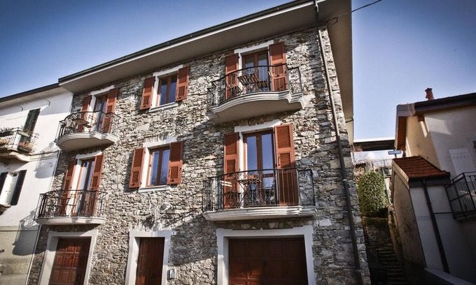Colmegna Apartamento | CASA DE VICTORIA 4 LAGO DELANTERO AP1 JARDÍN Y SPA