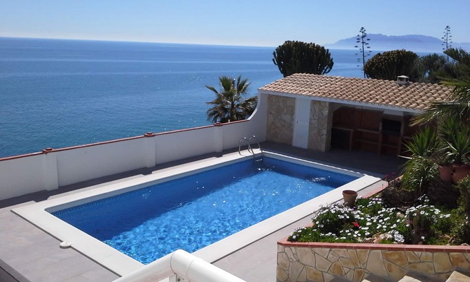 La Cala del Moral Casa | Casa sobre el Mediterráneo, piscina, BBQ Jardín , WiFi, aire acondicionado