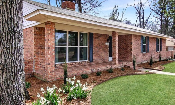 Texarkana Casa | House on Main: Sleeps 6 + Ping Pong Table!