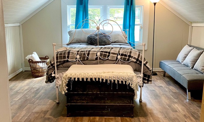 Chapmanville Casa | House on Main St., close to restaurants and entertainment. Miles from Trails!