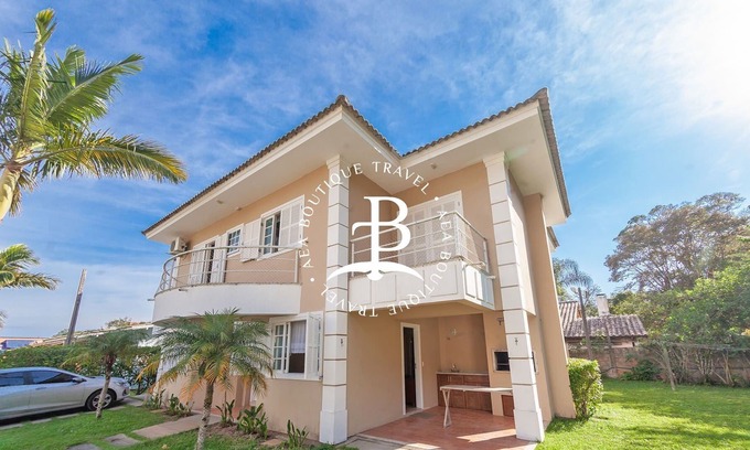 Ponta das Canas Casa | House on Offer Residential with Swimming Pool