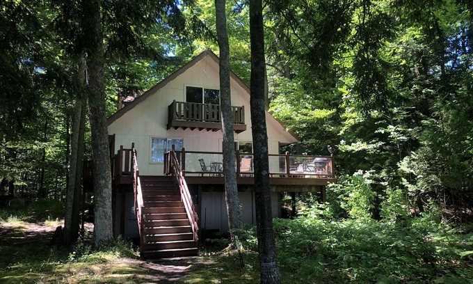 Traverse City Casa | Omena-West Grand Traverse Bay-Sleeps 10 Great budget alquiler de ca���������������da amigable