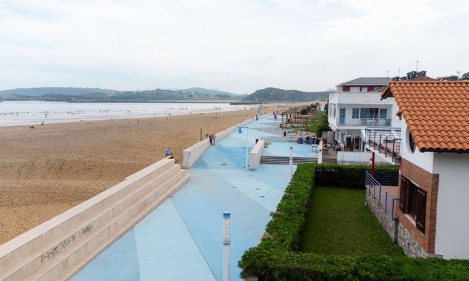 Suances Casa | Casa en primera linea de la playa de La Concha