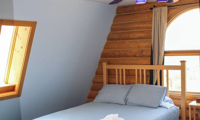 Kernville Casa | House on the Hill/ 5 bedrooms/ overlooks all of Kernville