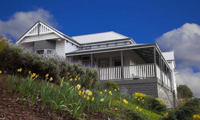 Huonville Cama Y Desayuno | House on the Hill Bed and Breakfast