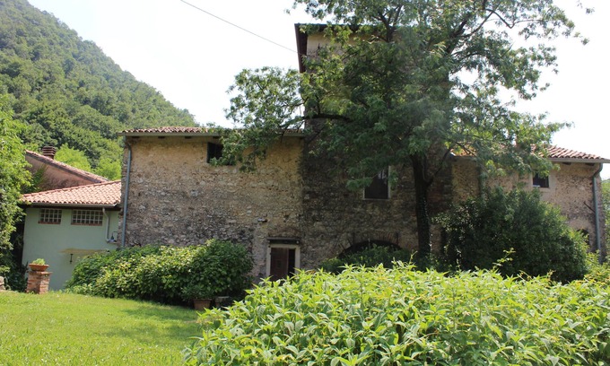 Nord-Est Casa | La casa de tres pisos en una corte medieval en Verona