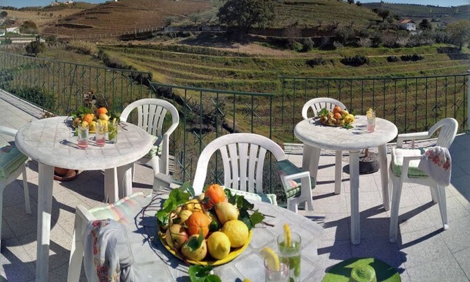 Santa Marta de Penaguiao Casa | House at the Bottom of the Village