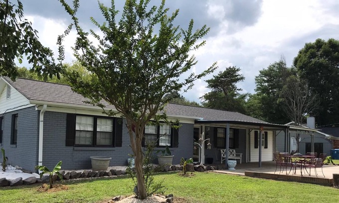 Mocksville Casa | House Ranch surrounded of peace