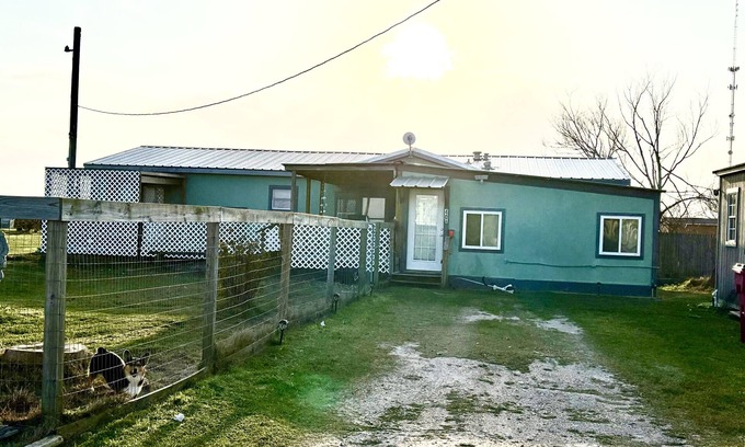 Matagorda Casa | House set off the Intercoastal w/pool & playground