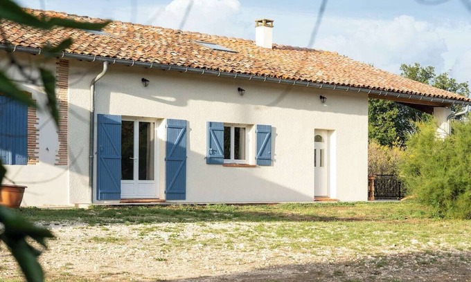 Brignemont Casa | House sleeps 11 Private lake