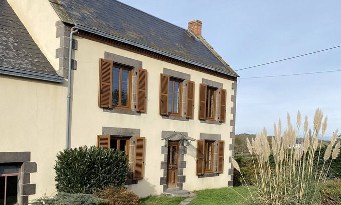Genouillac Casa | Country house with enclosed grounds. Pets welcome!