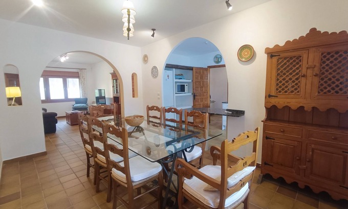 Valmuel Cabaña | casa rodeada de pinos a cinco kilometros de motorland en un pueblo muy tranquilo
