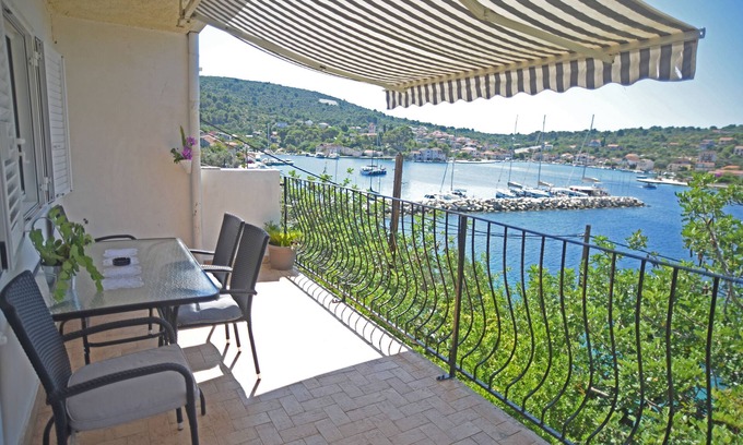 Veliki Drvenik Casa | Drvenik Veli retreat:sea views, charming terrace,tranquility and natural beauty.