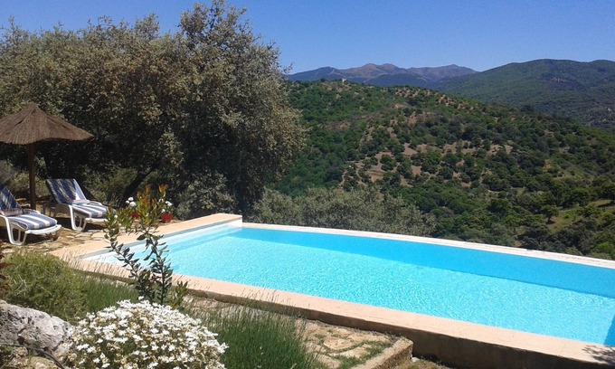 Juzcar Casa | ROMÁNTICA Y TRANQUILA. CON VISTAS INFINITAS AL PAISAJE. CASA CON ENCANTO