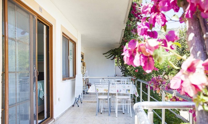 Palamutbuku Apartamento | House w Balcony and Garden 1 min to Beach in Datca