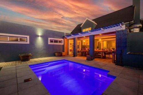 Bloubergstrand Casa | House w Pool, Fireplace, Braai