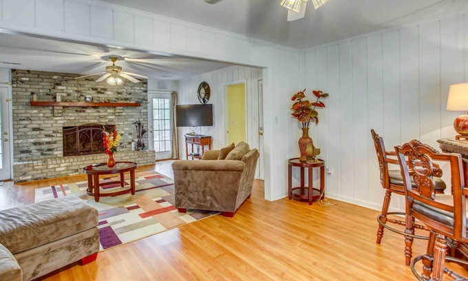 Conway Casa | House w/ Yard & River Views: 25 Mi to Myrtle Beach