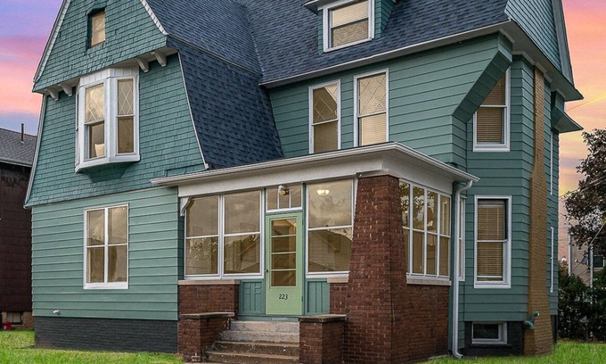 Michigan City Casa | House Wins: Poker, Ping Pong, and Pac-Man!
