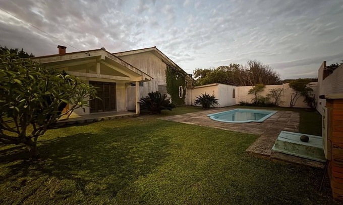 Santa Teresinha Casa | House with a unique style, cozy and just a few meters from the beach.