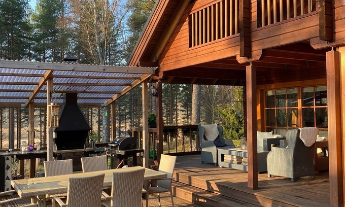 Lohja Casa | Casa con sauna, barbacoa, bañera de hidromasaje y gran terraza junto al lago.