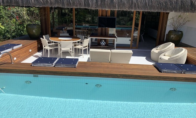 Praia do Forte Casa | Casa con 3 suites, camas para hasta 8 personas finamente decoradas y totalmente equipadas.