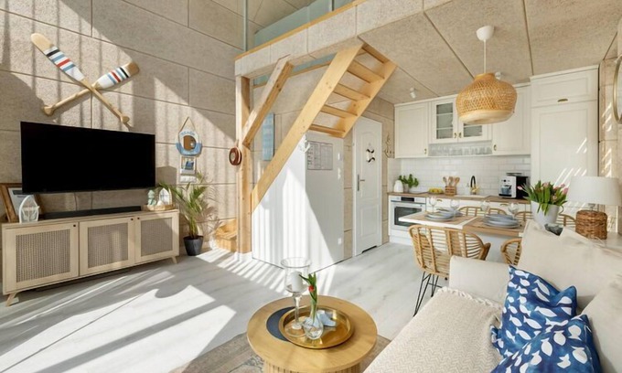 Wrzosowo Casa | Casa con una terraza y bañera de hidromasaje