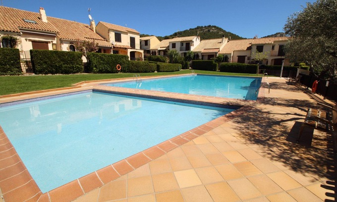 Torroella de Montgri Casa | Casa con aire-acondicionado, jardín privado y piscina comunitaria