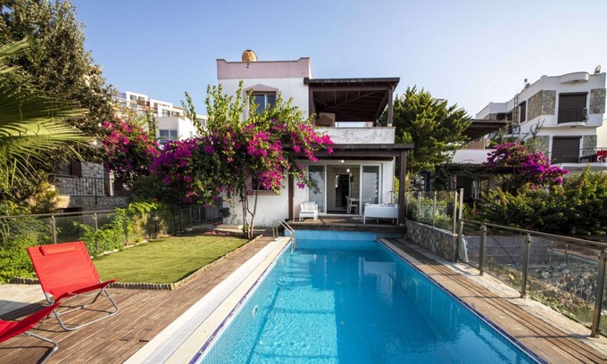 Koyunbaba Apartamento | House with Amazing Sea View and Pool in Gumusluk