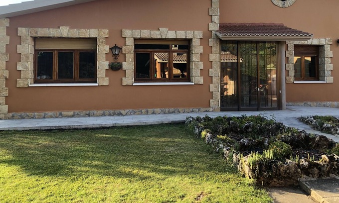 Ibeas de Juarros Casa | CASA CON JARDIN