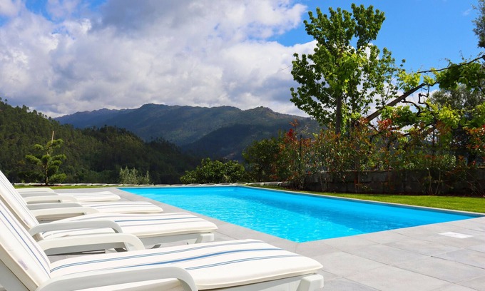 Rio Caldo Chalet De Esquí | Casa con fantásticas vistas de la Serra do Gerês