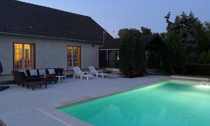 Nogent-sur-Vernisson Casa | House with heated swimming pool 130 km from Paris
