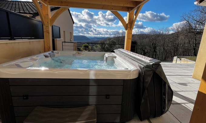 Cazoules Casa | House with private spa and view of the Dordogne valley