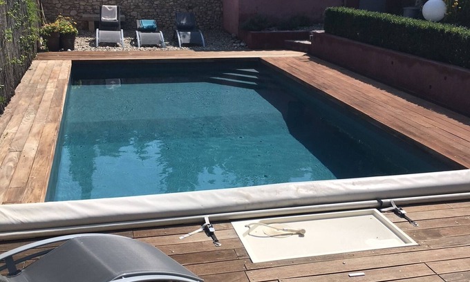 Pernes-les-Fontaines Casa | Casa, piscina y amplio jardín en el corazón del pueblo.