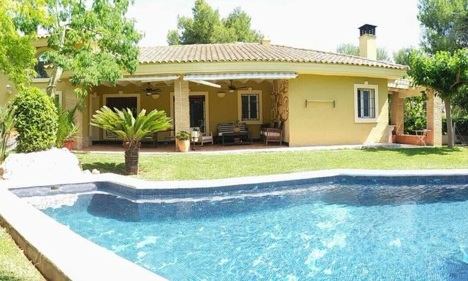 Colinas de San Antonio Villa | Casa con jardín y piscina privada