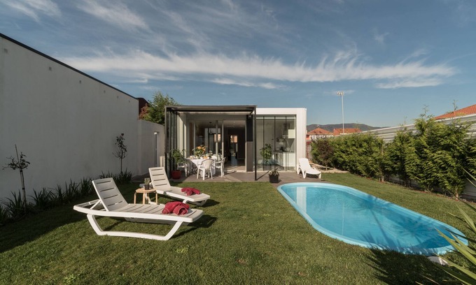 Boiro Casa | Casa con jardín y piscina a 5 minutos de las playas
