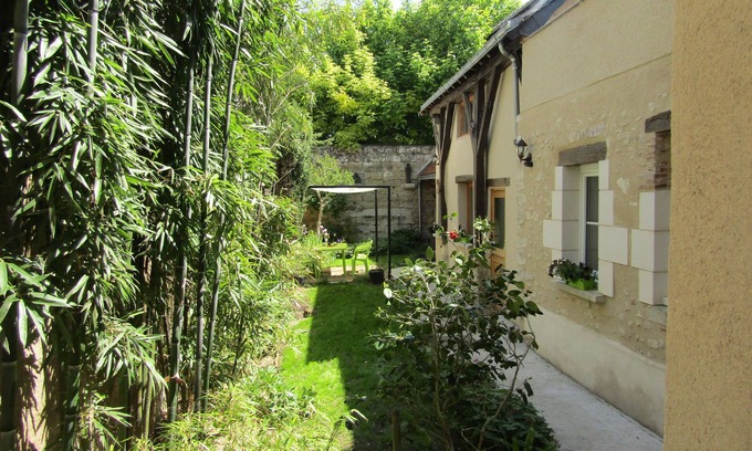 Amboise Casa | Casa con patio interior, de 2 a 4 camas, a 2 pasos del castillo de Amboise.