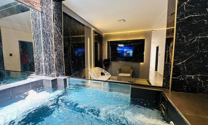 El Poblado Casa | casa con jacuzzi cerca al parque lleras