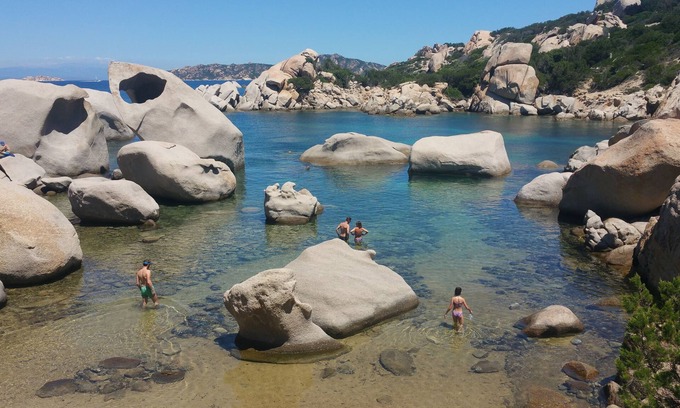 Costa Serena Apartamento | Casa con terraza panorámica, pueblo en la playa con piscina - Porto Pollo