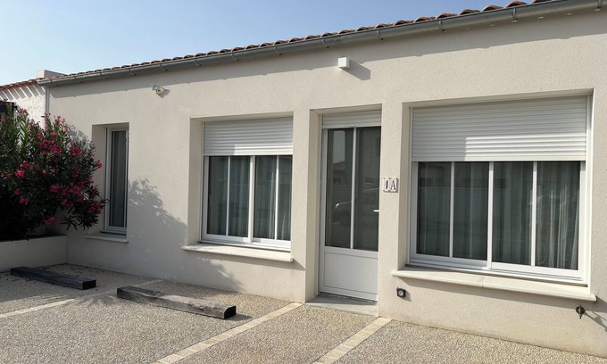 Puilboreau Casa | House with parking, 5 minutes from downtown!