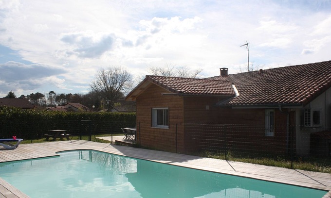 Saubion Casa | casa con piscina a 10 km de la playa