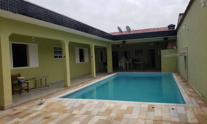 Centro Casa | House with pool and barbecue well located in Itanhaém.