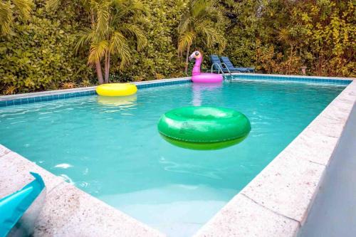 Biscayne Park Casa | HOUSE WITH POOL and BBQ, 12 MIN to the BEACH